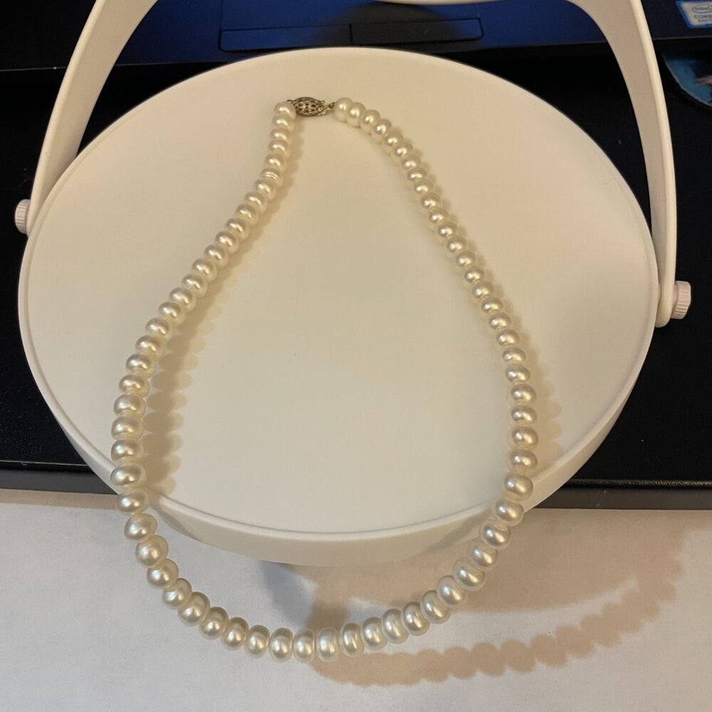 Ivory Freshwater Pearls Necklace - Picture 5 of 6